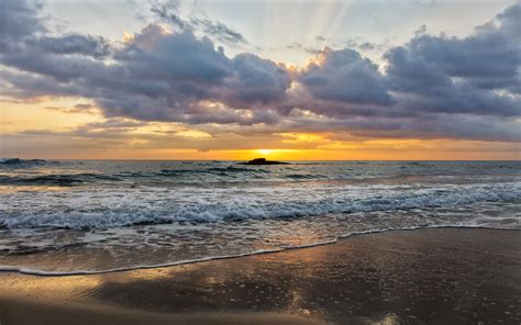 Download Wallpaper 3840x2400 Sea Waves Beach Horizon Sunset Clouds