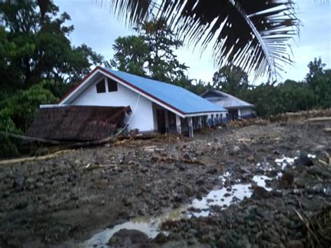 Jika penebangan pohon di dalam kawasan hutan itu dilakukan tanpa izin, maka teman anda dapat diancam dengan pidana penjara paling singkat satu tahun dan paling lama lima tahun serta pidana denda paling sedikit rp. Penebangan Liar Hutan Jadi Penyebab Utama Banjir di Mamuju ...