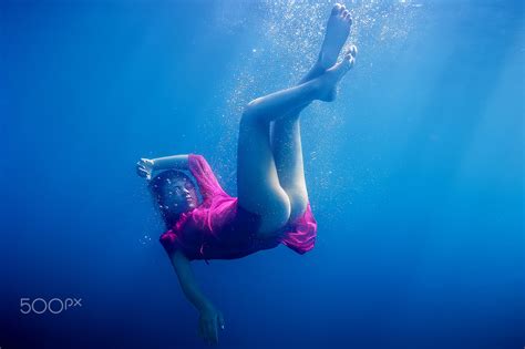 Wallpaper Women Model Ass Blue Underwater 2048x1365