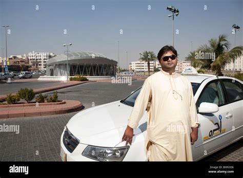 taxi driver jeddah arabia saudita árabe alquiler de cabina fotografía de stock alamy