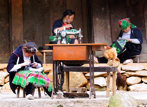 Local Hmong women, Sapa Valley in Vietnam. | Vietnam travel, Village ...