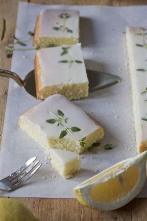 Denn sauer macht lustig & wir für den kuchen braucht ihr nichts weiter, als eine kuchenspringform (26 oder 28cm), ungefähr zwei. Zitronen-Thymian-Lemonies | Lebensmittel essen, Rezepte ...