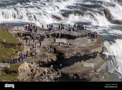 Viele Touristen Gullfoss Wasserfall Fluss Hvita Haukadalur Golden