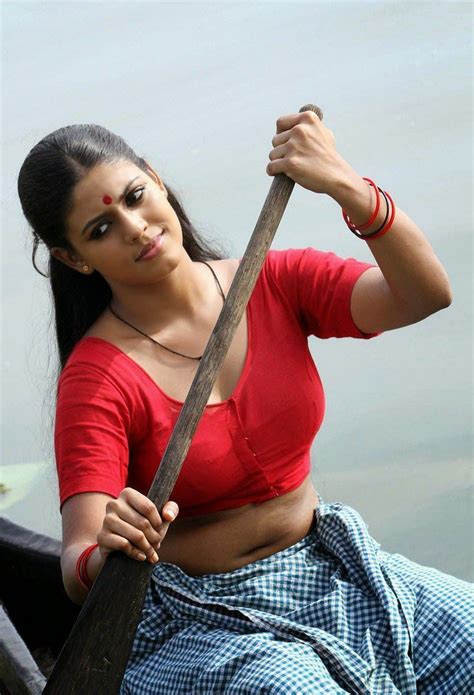 Pin By Nauvari Kashta Saree On Sarongs Lungi Hot Blouse Indian Actresses South Indian Actress