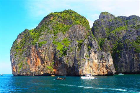 With their pristine waters and vibrant parties, these islands are a wonderful way to spend a few days in thailand. (2020) 3D2N Phuket & Phi Phi Island , Thailand (Muslim ...