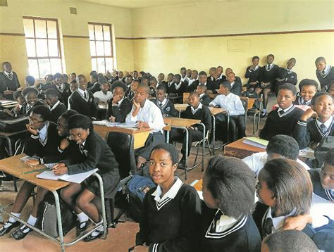 100 Pupils Crammed Into Classroom At Eastern Cape Schools