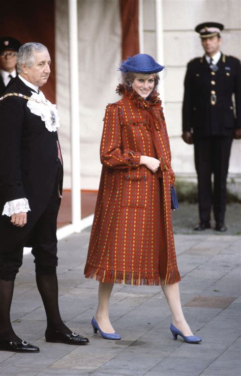 details behind princess diana s outfits from cleavage