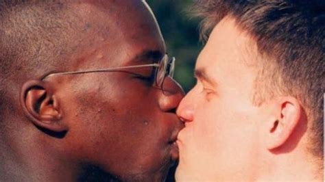 Dos Hombres Bes Ndose La Respuesta De La Comunidad Gay Al Ataque En