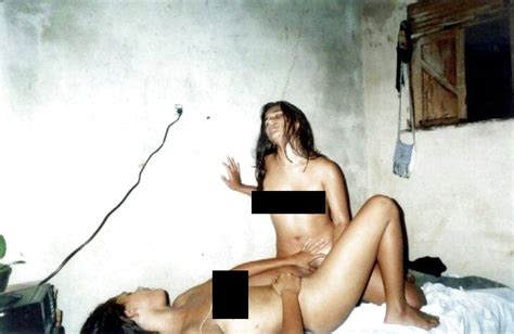 若い女の子のビキニ 裸の女の子とその猫 Hot Sex Picture