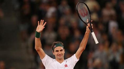 Practicing Social Distancing Federer Shows Off His Trick Shots