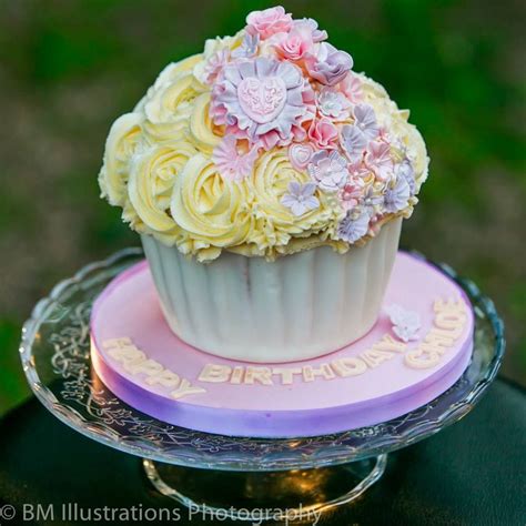 Giant Cupcake Giant Cupcakes Cupcakes Decoration Cake Decorating