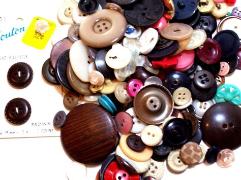 Vintage Mixed Buttons Used Garment Buttons 200 Pieces Mixed Button