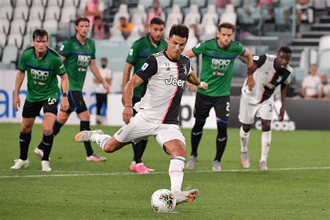 Penalties from cristiano ronaldo secured a draw against current 2nd place side atalanta. Juventus, salvată de la înfrângere de Cristiano Ronaldo în ...