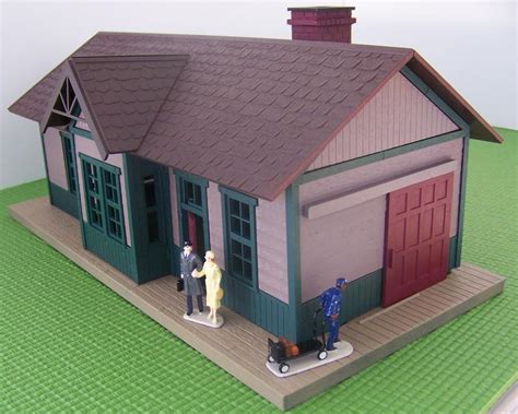 Custom Painting of the Lionel 6-12734 Passenger Station - two versions ...