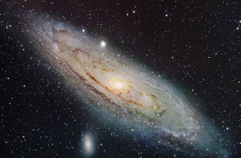 Massearme sterne leben viel länger als massereiche und kreisen viele male um unsere galaxie. Astro Cabinet