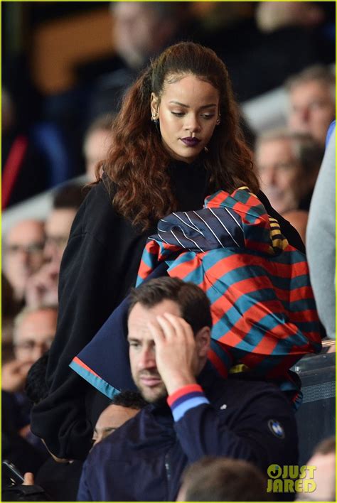 Rihanna Perfects Her Selfie Game At Psg Soccer Match Photo 3477574 Rihanna Pictures Just Jared