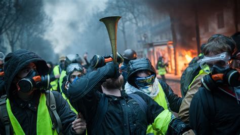 The Gilets Jaunes And A Surprise Crisis In France The New Yorker