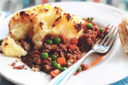 750g potatoes, peeled and chopped 9 squirts of fry light 1 clove garlic, crushed 300ml vegetable stock. Cottage Pie Recipe - Delicious, Vegetarian & Meat Free | Quorn
