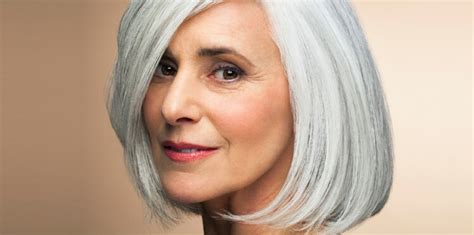 Dans la peau d'une femme de plus de 65 ans book. Comment porter les cheveux blancs à 60 ans ? : Femme Actuelle Le MAG