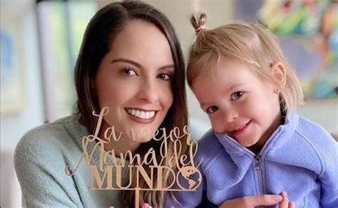 Hija De Laura Acuña Encantó En Redes Con Foto Posando Igual Que Ella