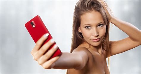 Selfies Can Make You Look Ugly And Less Attractive