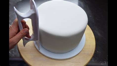 How To Put Fondant On A Cake For Beginners Cake Walls