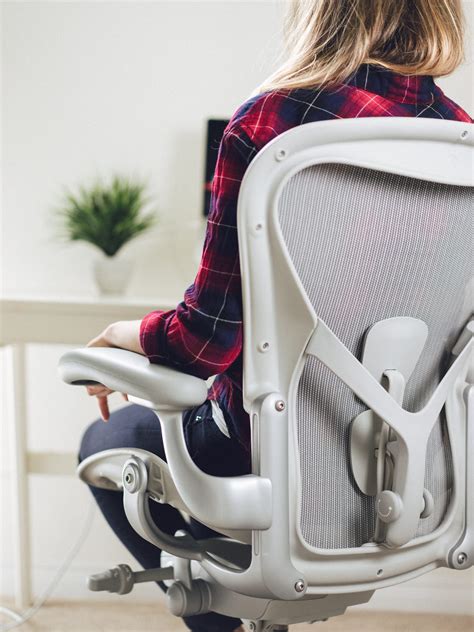 A Review Of The Remastered Herman Miller Aeron Office Chair Laptrinhx