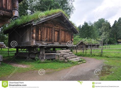 Designed to not disrupt the flow of your room, this unit gives you function without fuss. Altes Norwegisches Bauernhof-Haus, Oslo, Norwegen ...