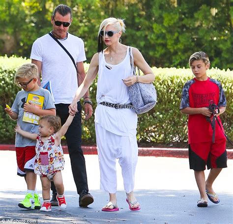 Recently, she's made headlines as one of the coaches on the voice considering her age, however, fans wonder if she has any children. Gwen Stefani and Gavin Rossdale file for divorce after 13 ...