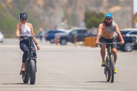 Kate Hudson In Great Shape On A Bike Ride In Malibu 34 Photos The