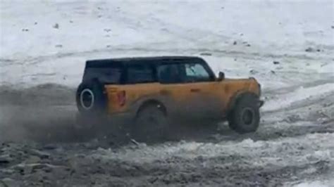 Ford Bronco Driver Deserves Award For Having Fun In The Mud