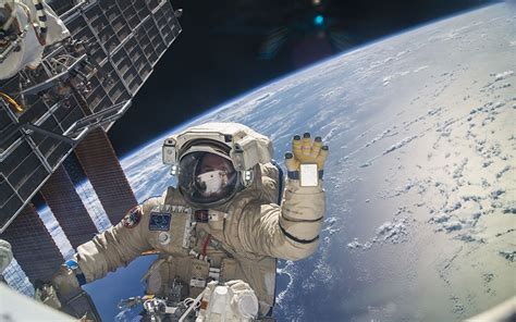 Nasa Sends Astronaut To Live For 6 Months On The International Space