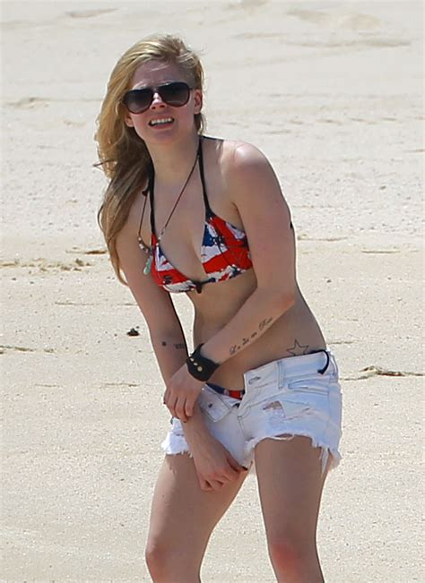 Avril Lavigne Bikini 15 Gotceleb