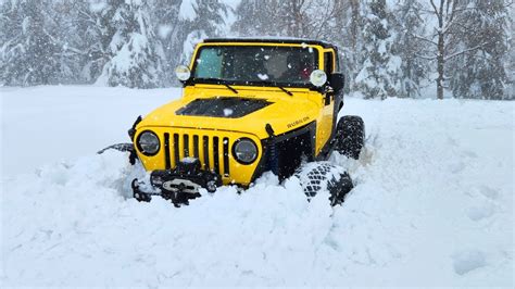 Jeep Wrangler Wheeling In Deep Powder Snow Youtube
