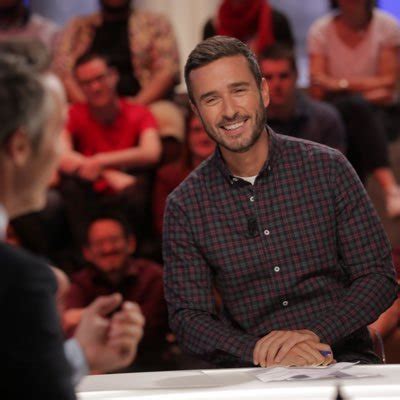 Mais voilà, les villes dans lesquelles se rendront les équipes en compétition n'étaient pas bien placées sur la carte. Top 10 des journalistes télé qui nous font craquer | 🌈Jock ...