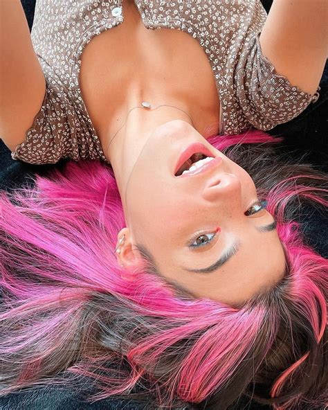 Cd On Instagram Charli Pink Hair Teen Girl Poses Charli D Amelio
