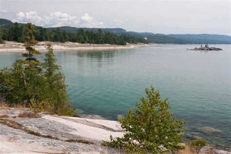 Bathtub Island In Lake Superior Provincial Park Lake Superior Lake Island