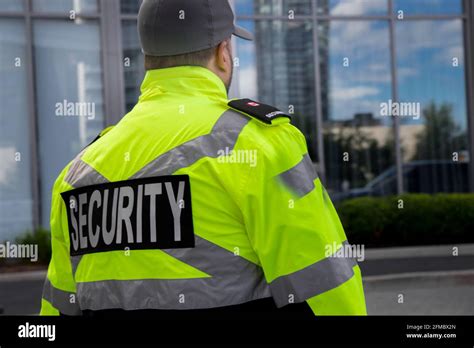 Tall Security Guard Hi Res Stock Photography And Images Alamy