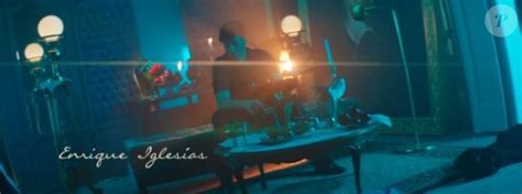 Vidéo Le beau Enrique Iglesias dans le clip de El perdedor en duo
