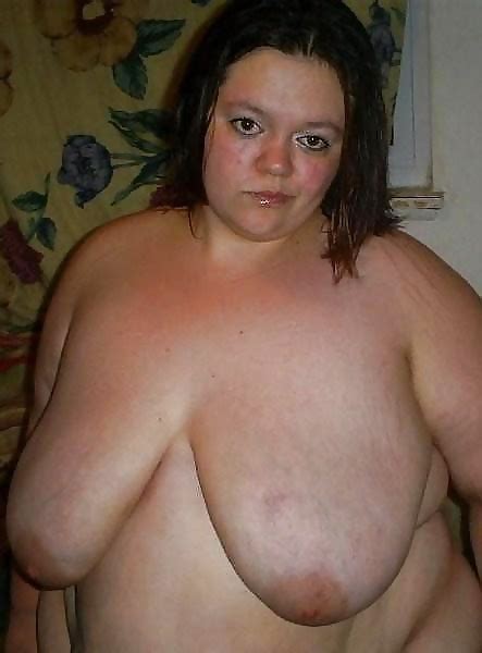 Bbw saggyおっぱい裸 女性の写真