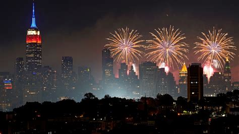 July 4th Fireworks Nyc 2023 When And Where To Watch Macys Show Along The East River On