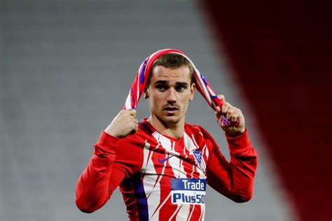 antoine griezmann reportedly agrees five year barcelona contract after message from lionel messi
