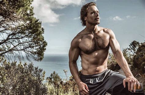 Sam Heughan Posa Sexy Y Semidesnudo Para Men S Health South Frica