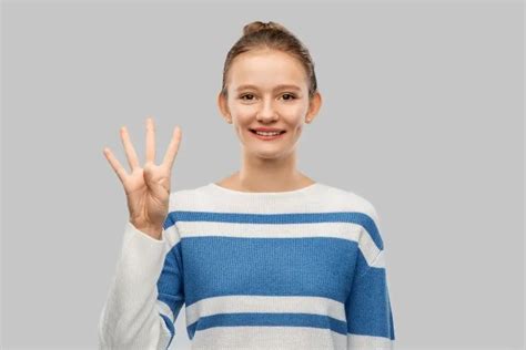 what does holding up 4 fingers mean 5 common meanings