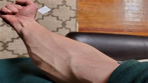 How To Make Your Arm Veins Pop Out Naturally Youtube