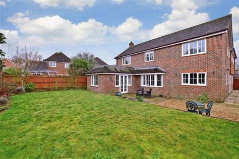 Charlock Way Southwater Horsham West Sussex Rh13 5 Bedroom Detached House For Sale