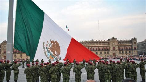 Dia De La Bandera De Mexico Que Significa Cual Es Su Historia Adn Images