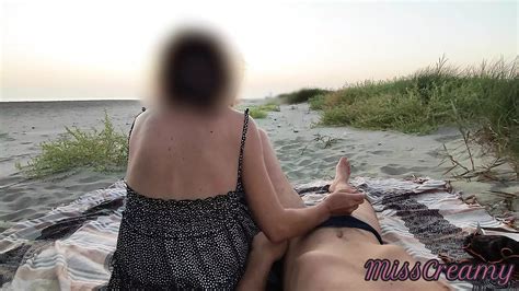 Dick Flash Una Chica Me Atrapó Masturbándome En Una Playa Pública Y Me Ayudó A Correrme 4