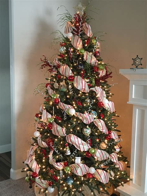 20 Gorgeous Green Christmas Tree Decorations Ideas Sweetyhomee