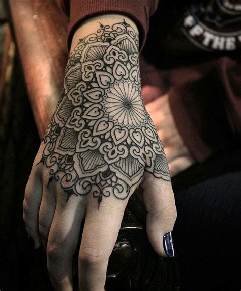 Beautiful Mandala Hand Tattoo By Boni Lucena Quathrö Tatuagens Na Mão